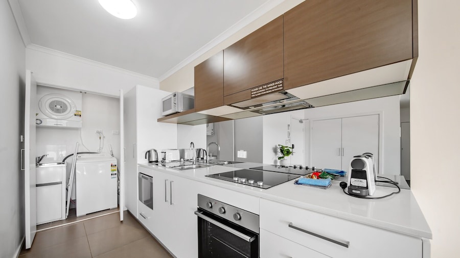 Bright 1-bed Apartment With Balcony