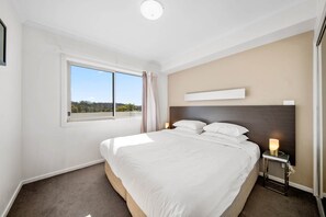 Apartment - Bright 1-bed Apartment With Balcony (Canberra)