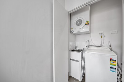 Bright 1-bed Apartment With Balcony