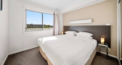 Bright 1-bed Apartment With Balcony