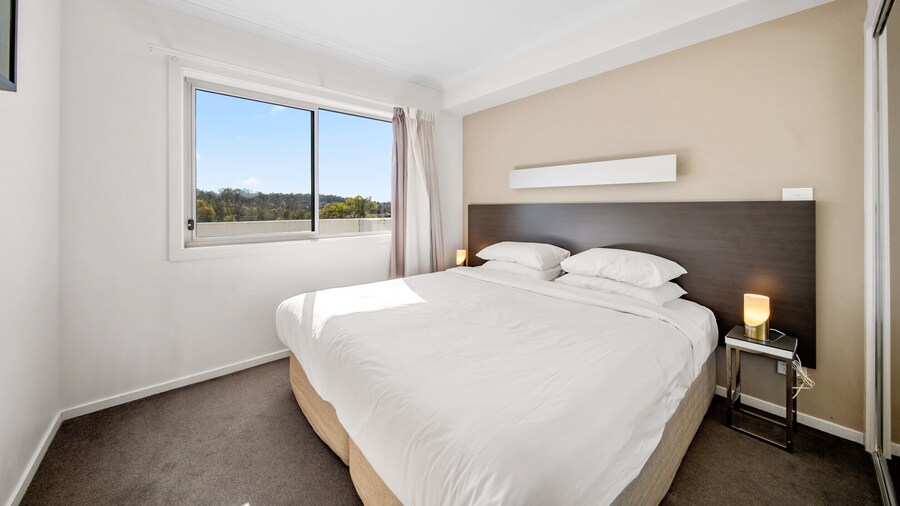 Bright 1-bed Apartment With Balcony