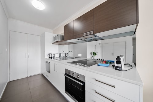 Bright 1-bed Apartment With Balcony