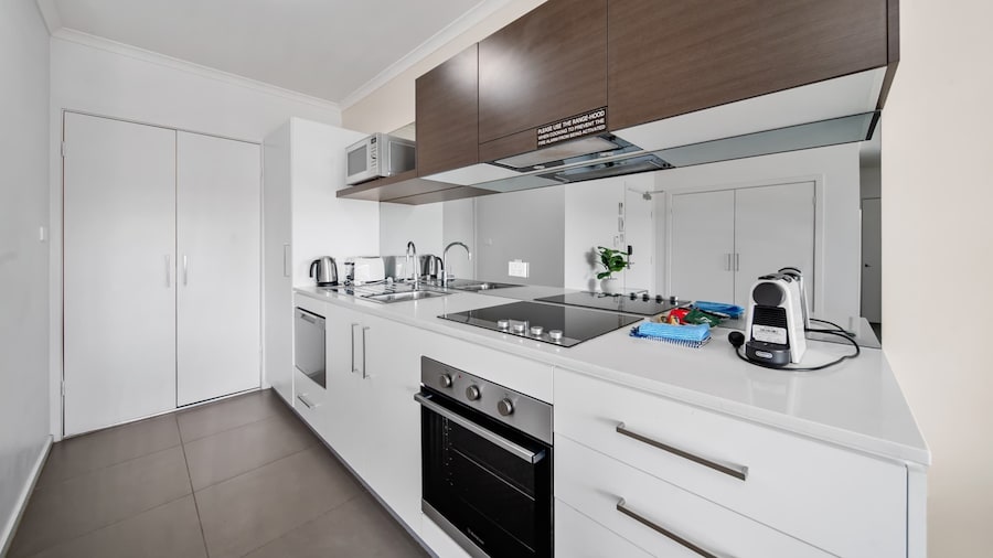 Bright 1-bed Apartment With Balcony