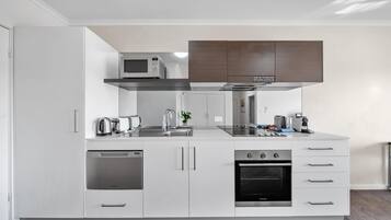 Cookware/dishes/utensils