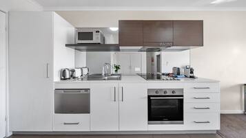 Apartment | Dapur peribadi | Alat memasak/pinggan mangkuk/perkakas dapur