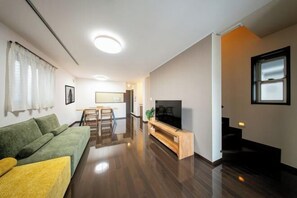 Living area - Kanamecho Modern House (Tokyo)