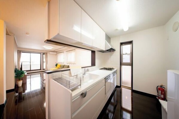 Private kitchen - Kanamecho Modern House (Tokyo)