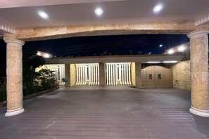 A covered entrance with a stone archway, a gated driveway, and a flat roof. - Melodies Castle Homestay (Johor Bahru)
