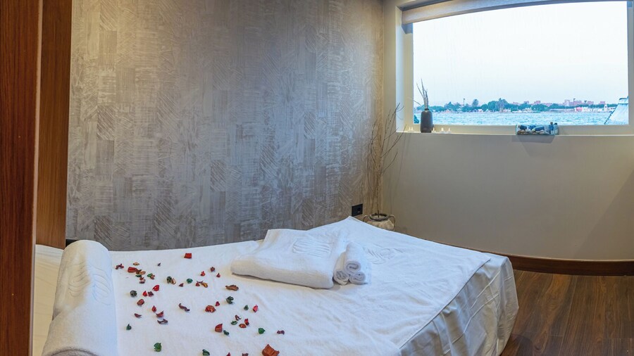 Sonesta Dahabeya Amirat II - Nile Cruise Ship - 4 nights from Luxor