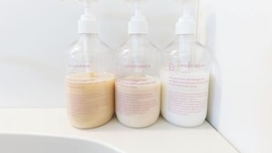 Three bottles of shampoo, conditioner, and body soap on a white surface. - 2 stops to Shinjuku, 7 minutes to train station, for families and couples, close to Tokyo City Hall (Tokyo)