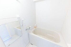 Room - 2 stops to Shinjuku, 7 minutes to train station, for families and couples, close to Tokyo City Hall (Tokyo)