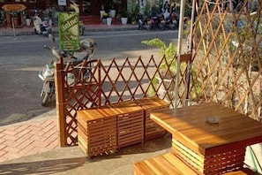 Garden - Annie Backpacker Hostel (Vientiane)