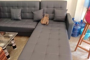 Lobby lounge - Annie Backpacker Hostel (Vientiane)