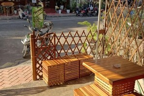 Garden - Annie Backpacker Hostel (Vientiane)