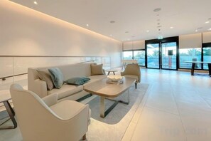 Living area - bnbme Address Beach Apt, Near Bluewaters & JBR (Dubai)