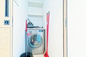 Cribs/infant beds - bnbme Address Beach Apt, Near Bluewaters & JBR (Dubai)