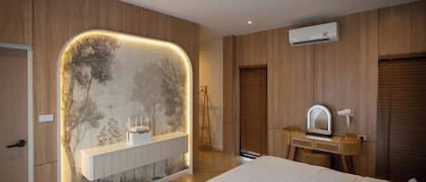 Un dormitorio con cama, tocador con espejo, aire acondicionado de pared y paneles de madera.