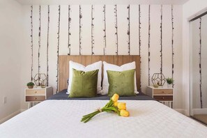 2 عدّة غرف نوم ومكواة/لوح كي وواي فاي وملاءات أسرّة