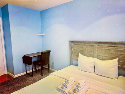 Serene Two-Bedroom Stay Near the Pacific