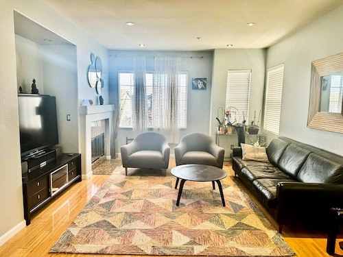 Serene Two-Bedroom Stay Near the Pacific