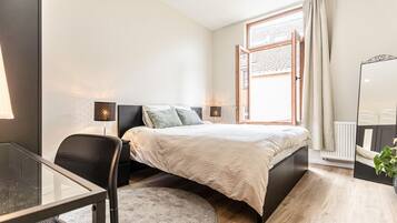 3 slaapkamers, een bureau, wifi, beddengoed