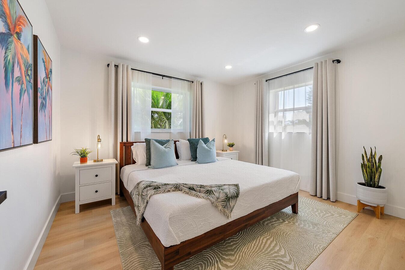 3 bedrooms, travel crib