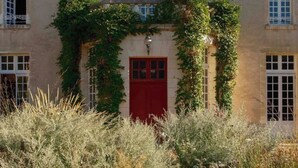 Exterior detail - Huberdière Castle (Nazelles-Negron)