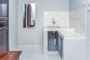 Room - Amor Homestay near Eltari International Airport Mitra RedDoorz (Liliba)