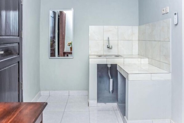 Bathroom - Amor Homestay near Eltari International Airport Mitra RedDoorz (Liliba)
