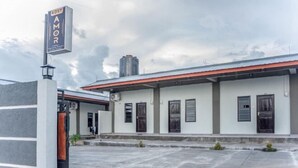 A building with a sign reading "KOST AMOR" and a covered entrance area. - Amor Homestay near Eltari International Airport Mitra RedDoorz (Liliba)