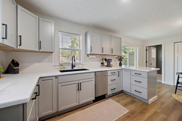 Fridge, microwave, oven, stovetop - Charming 3BR Full Remodel in Lafayette (Lafayette)