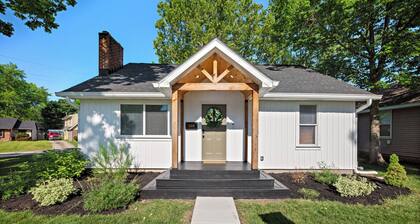 Gorgeous 3BR Design,
2 Living Rooms, Sleeps 10