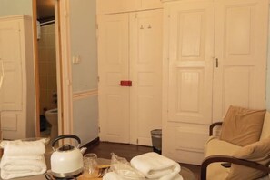 Room - Historical Greek Mansion Antikhan (Ayvalik)