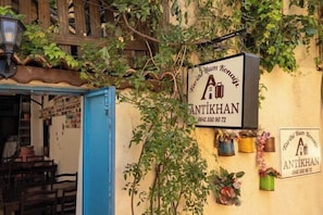 المنشأة من الخارج