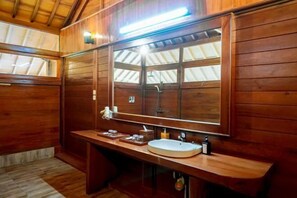 Room - Leebong Island (Pegantungan)