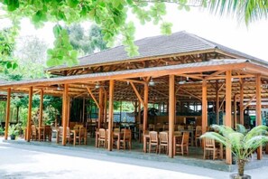 Restaurant - Leebong Island (Pegantungan)