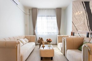 Unclassified image, 5 of 89, button - Luxury Private Pool Villa "Psalms 23 Residence @Huaikwang" (Bangkok)