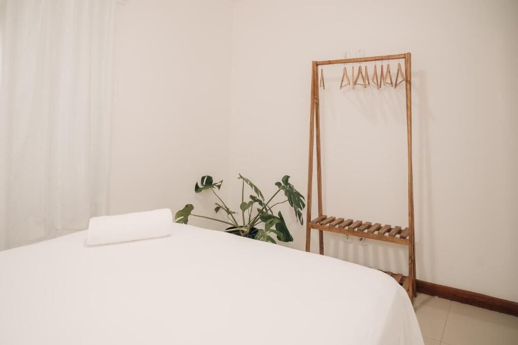 Cortinas blackout, ferros/tábuas de passar roupa, Wi-Fi de cortesia