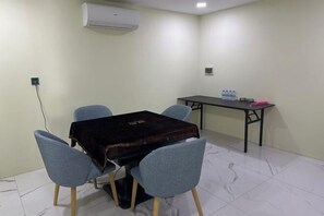 Dining - zhuo' bo hotel (Ta Khmau)