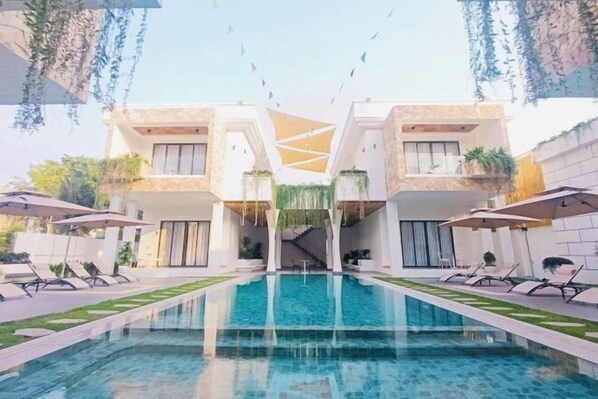 Outdoor pool - Kampot Hampton Villa (Kampot)