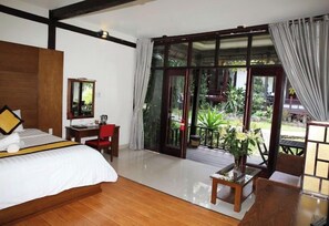 Bungalow, Garden View