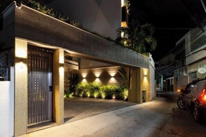 الإطلالة من المنشأة