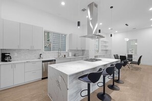 House | 6 bedrooms, Internet