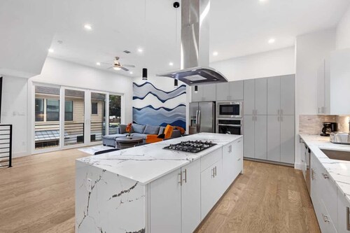 Houston 6 Bedroom Home