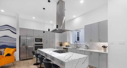 Houston 6 Bedroom Home