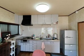 Unclassified image, 3 of 16, button - Cherry Blossom House (Saitama)