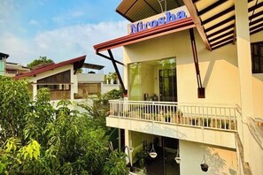 المنشأة من الخارج