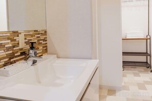 Bathroom - hoshino homestay (Osaka)