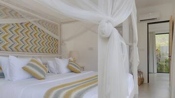 Villa, 2 Bedrooms, Private Pool | Desk, free WiFi, bed sheets