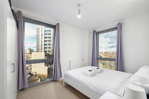 2 Schlafzimmer, Schreibtisch, Bügeleisen/Bügelbrett, WLAN